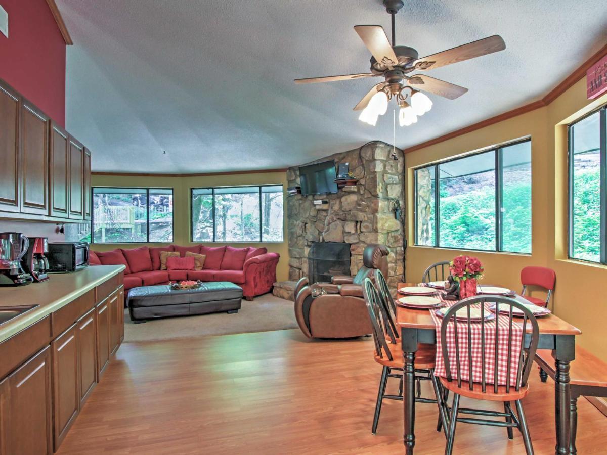 Unique Gatlinburg Cabin Decks, Hot Tub, Fire Pit Eksteriør bilde